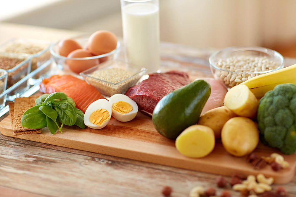 La imagen de alimentos variados para Apetito arqués nos indica los secretos de una nutrición saludable para las personas de la tercera edad