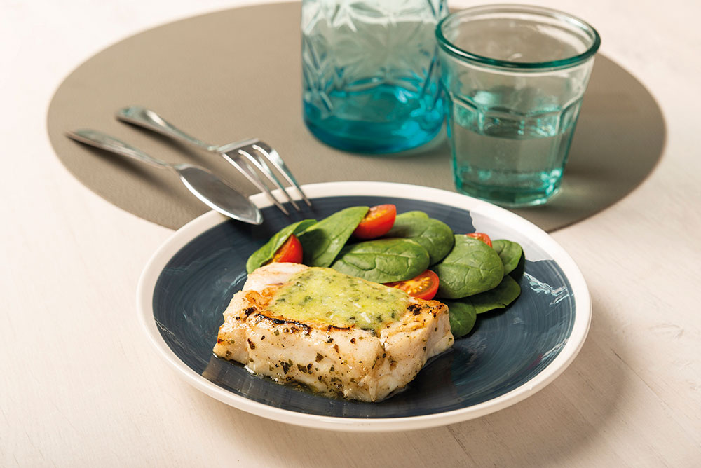 Plato de pescado de Apetito arqués para menú de residencias.