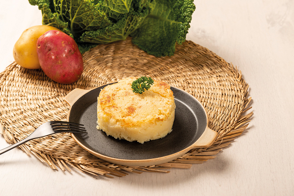 La imagen del plato con tortilla de patata de Apetito arqués nos indica los secretos de una nutrición saludable para las personas de la tercera edad